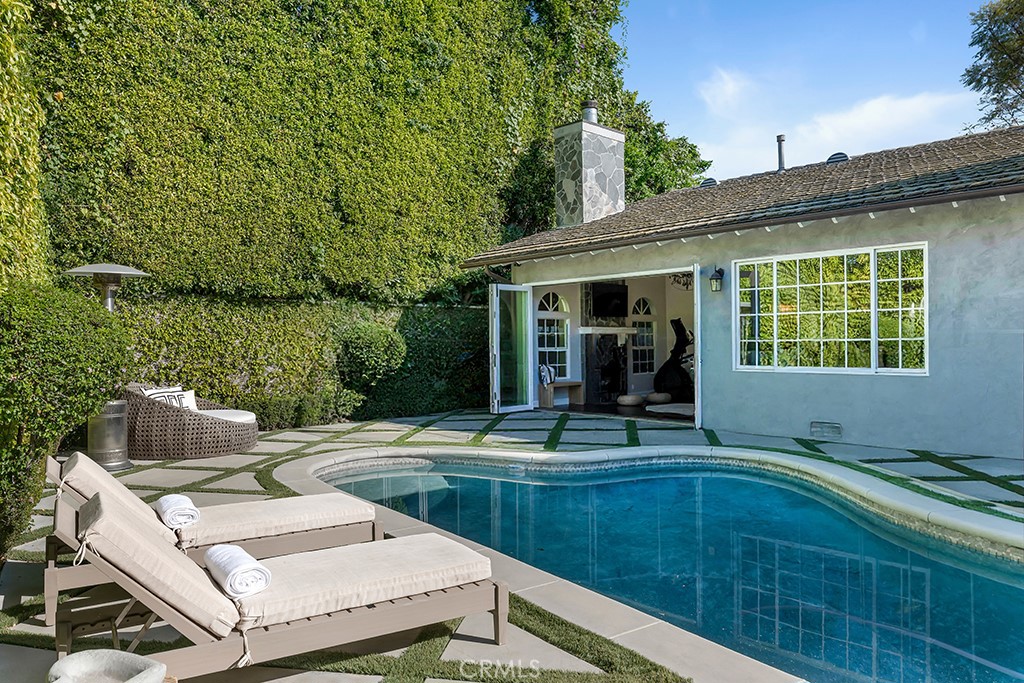12953 Greenleaf