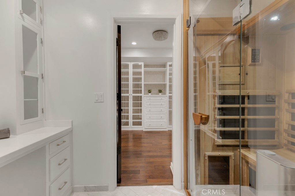 12953 Greenleaf