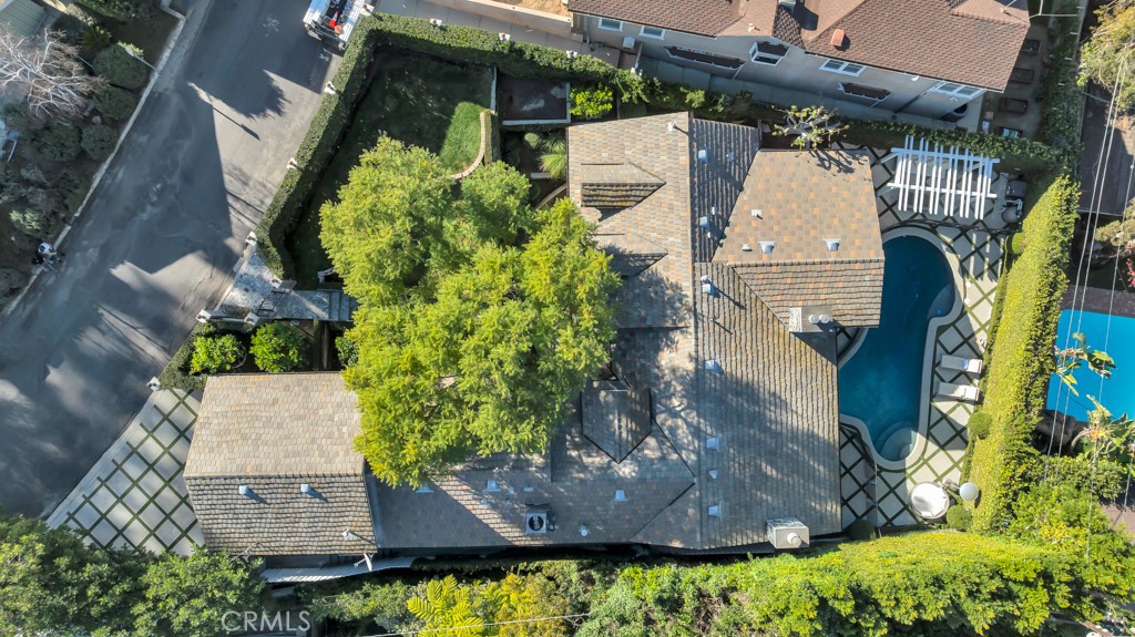 12953 Greenleaf