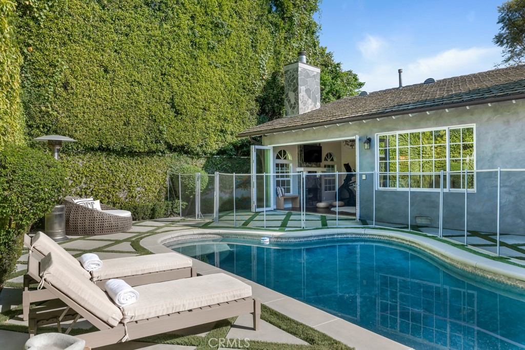 12953 Greenleaf