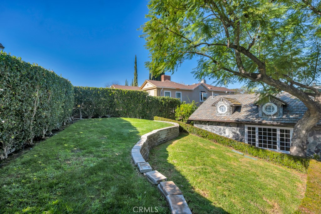 12953 Greenleaf