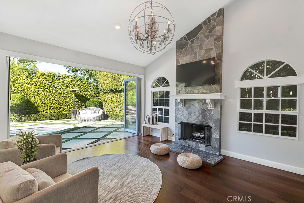 12953 Greenleaf
