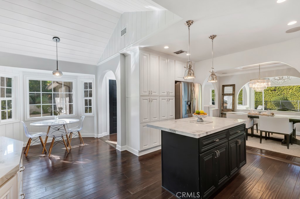 12953 Greenleaf