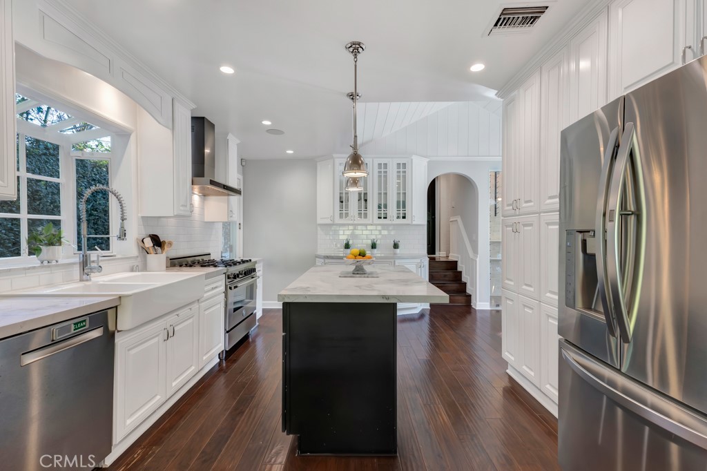 12953 Greenleaf