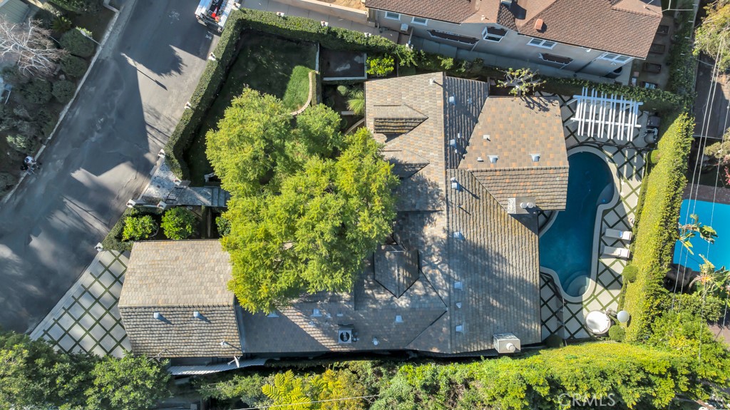 12953 Greenleaf