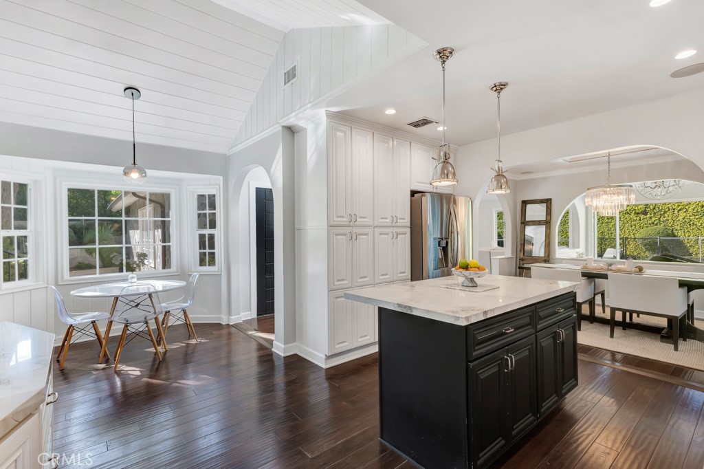 12953 Greenleaf