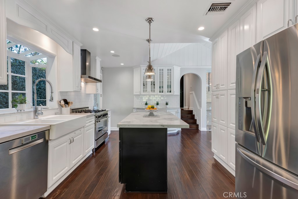 12953 Greenleaf