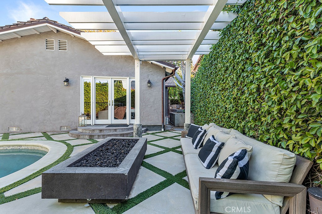 12953 Greenleaf
