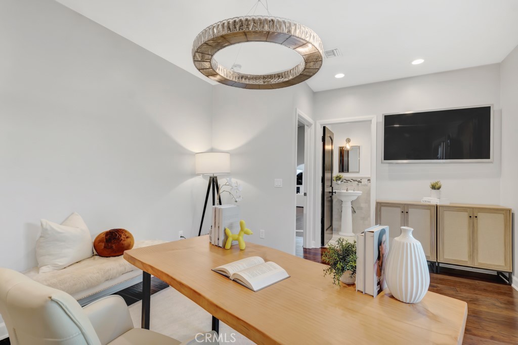 12953 Greenleaf