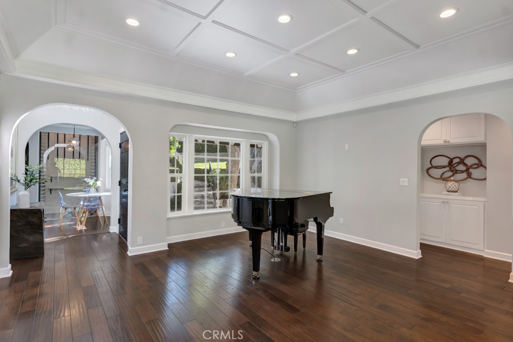 12953 Greenleaf