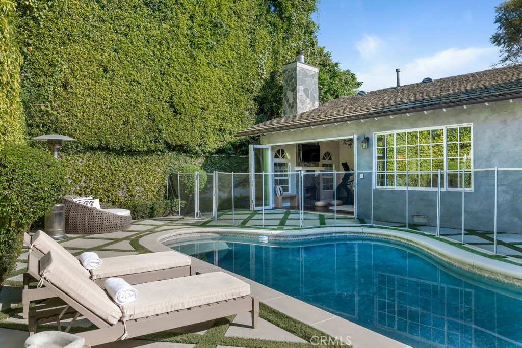 12953 Greenleaf