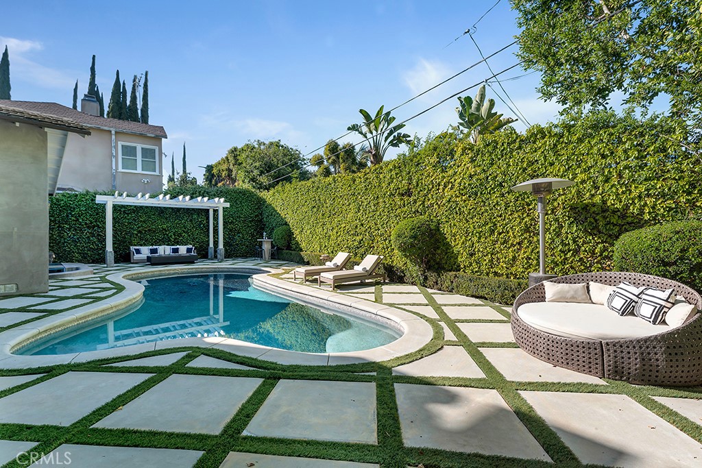 12953 Greenleaf