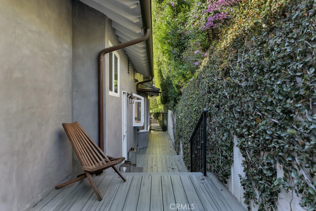 12953 Greenleaf