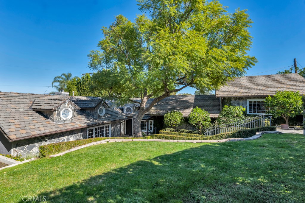 12953 Greenleaf