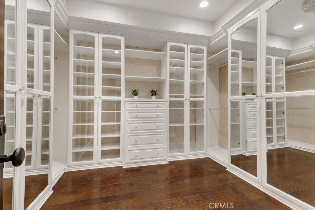 12953 Greenleaf