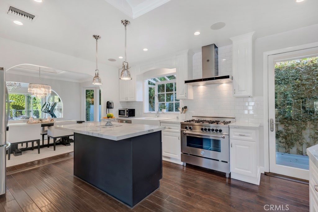 12953 Greenleaf