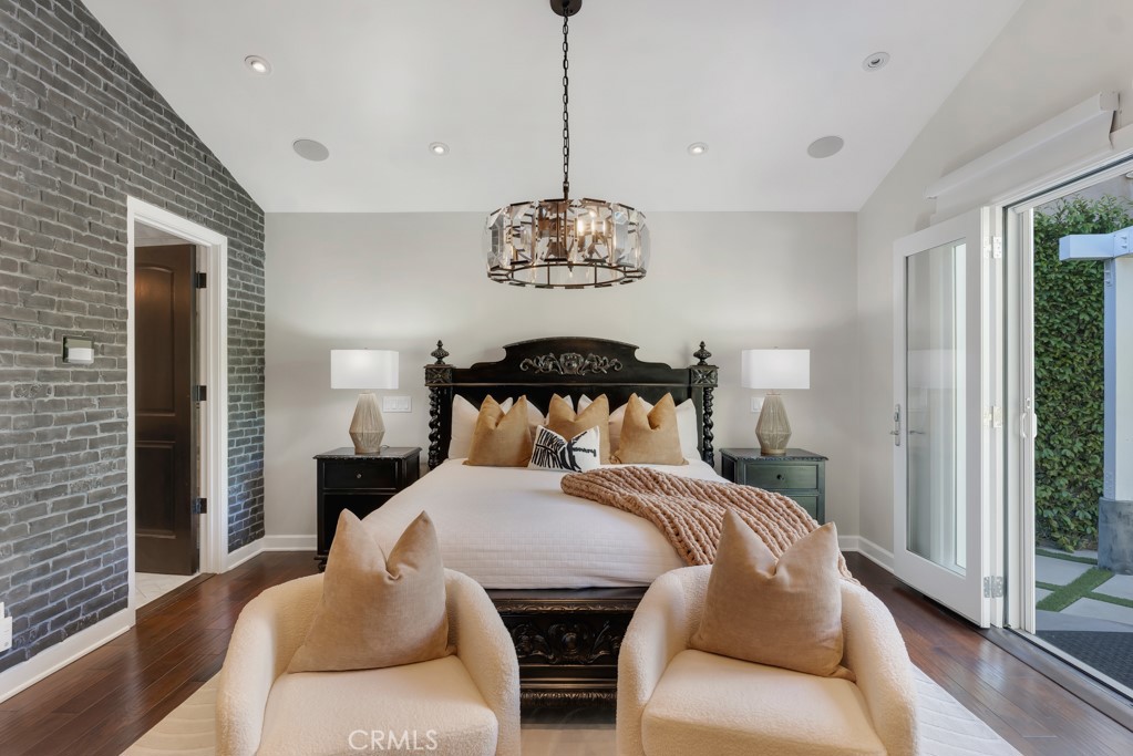 12953 Greenleaf