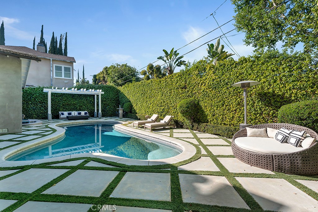 12953 Greenleaf
