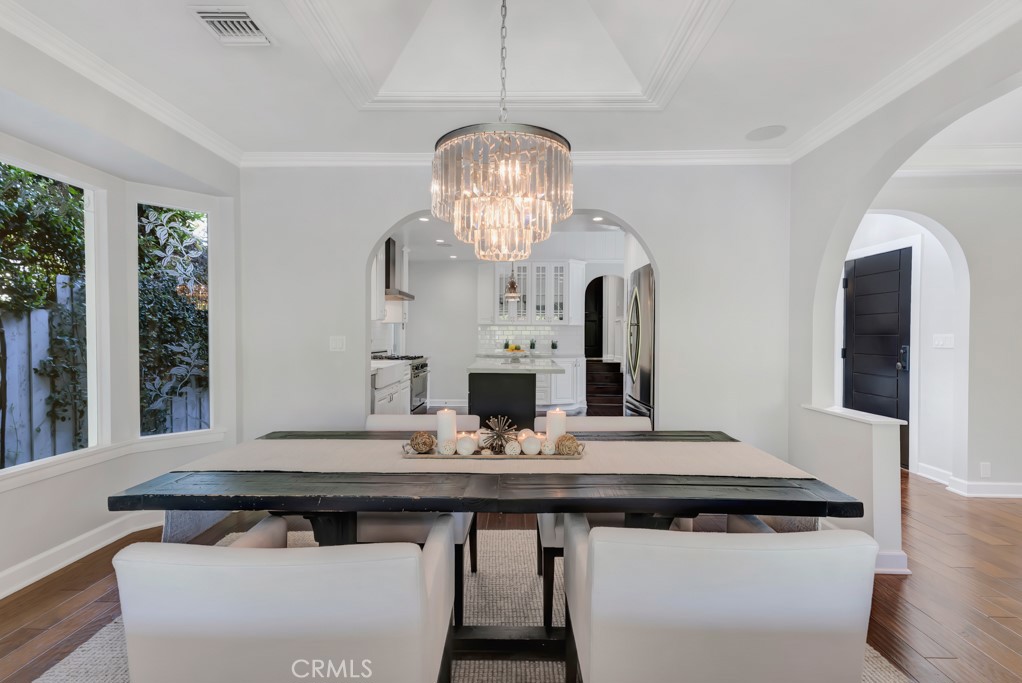 12953 Greenleaf