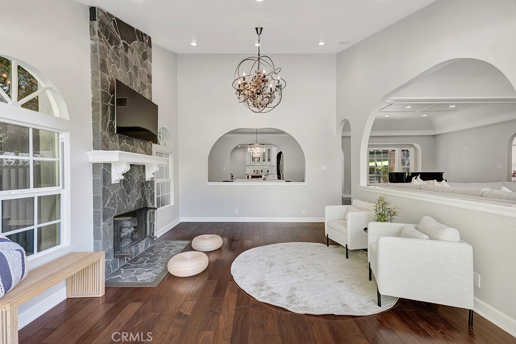 12953 Greenleaf