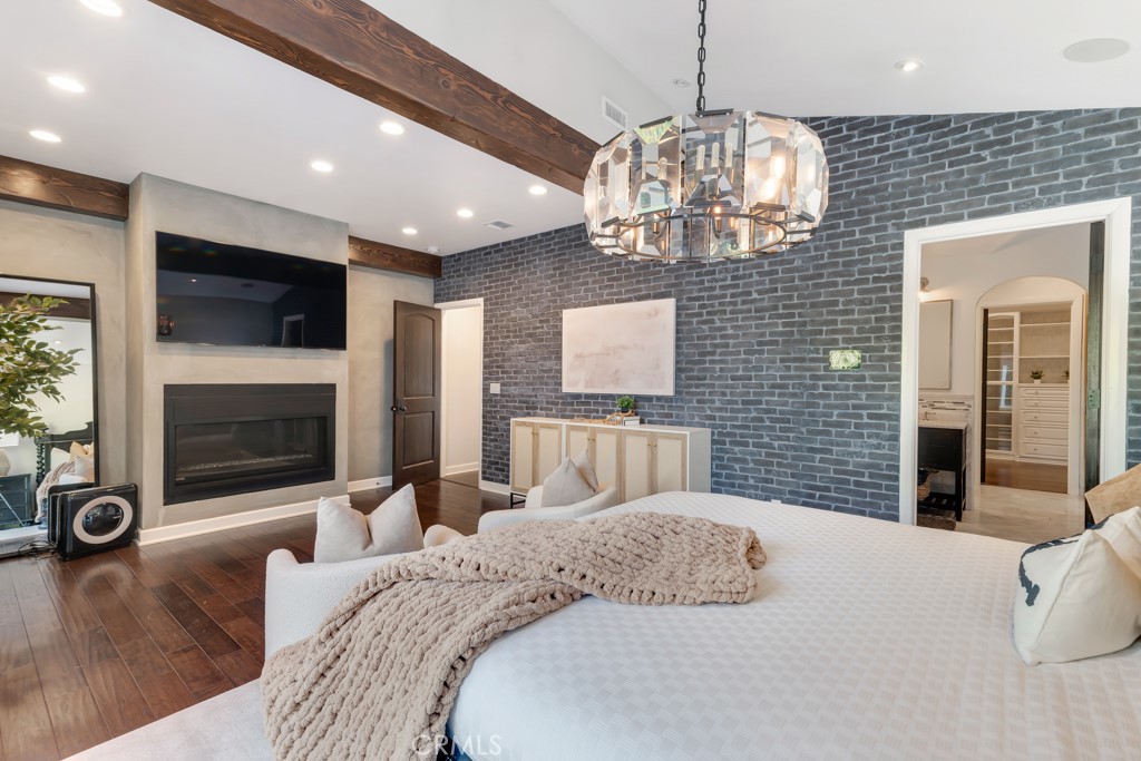 12953 Greenleaf