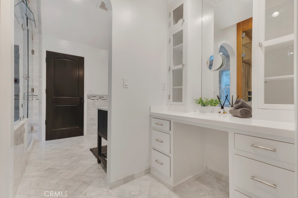 12953 Greenleaf