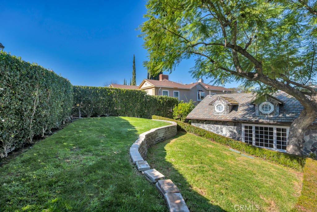 12953 Greenleaf