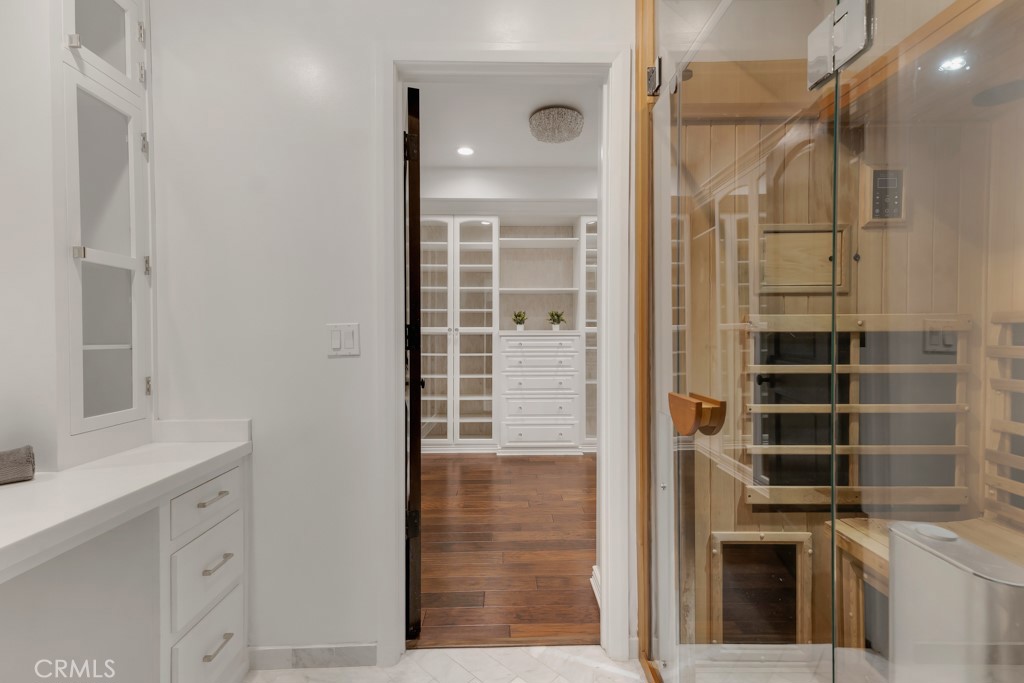 12953 Greenleaf