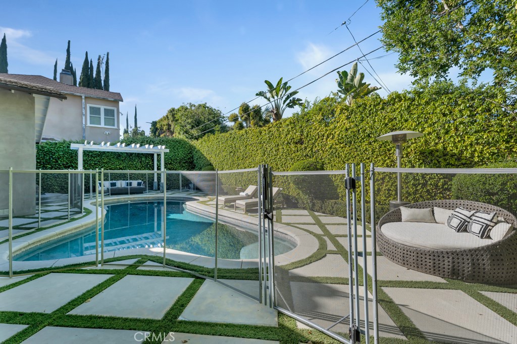 12953 Greenleaf