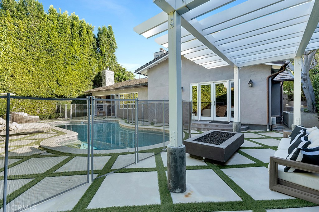 12953 Greenleaf