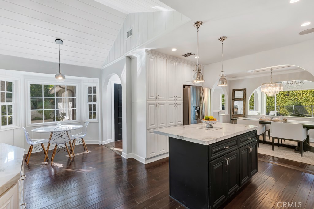 12953 Greenleaf
