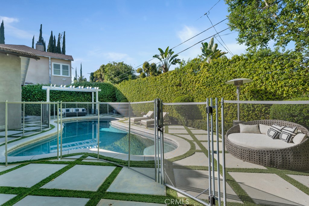12953 Greenleaf