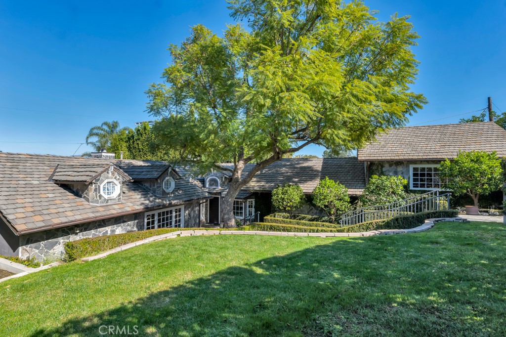 12953 Greenleaf