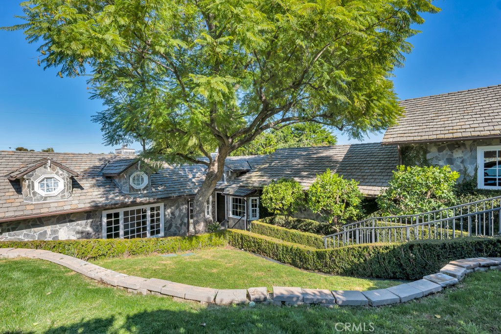 12953 Greenleaf