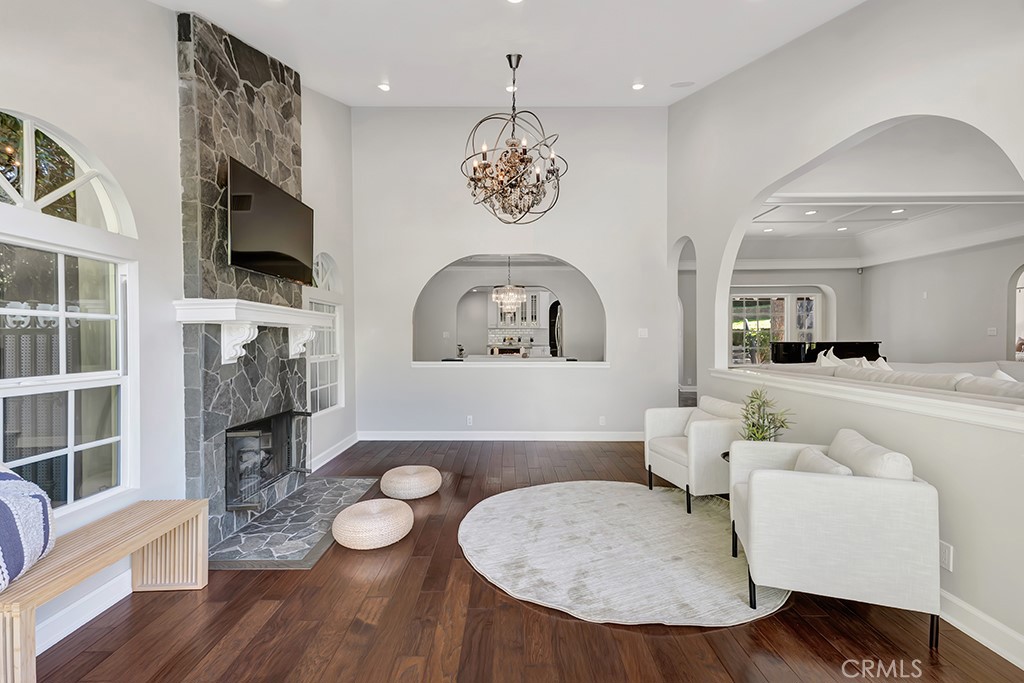 12953 Greenleaf