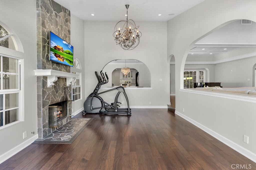 12953 Greenleaf