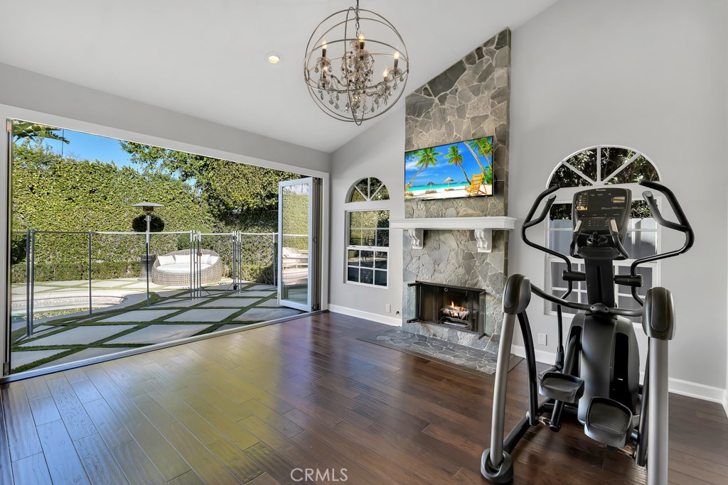 12953 Greenleaf