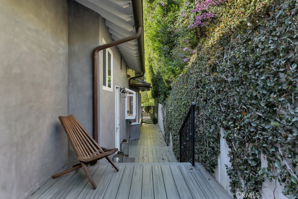 12953 Greenleaf