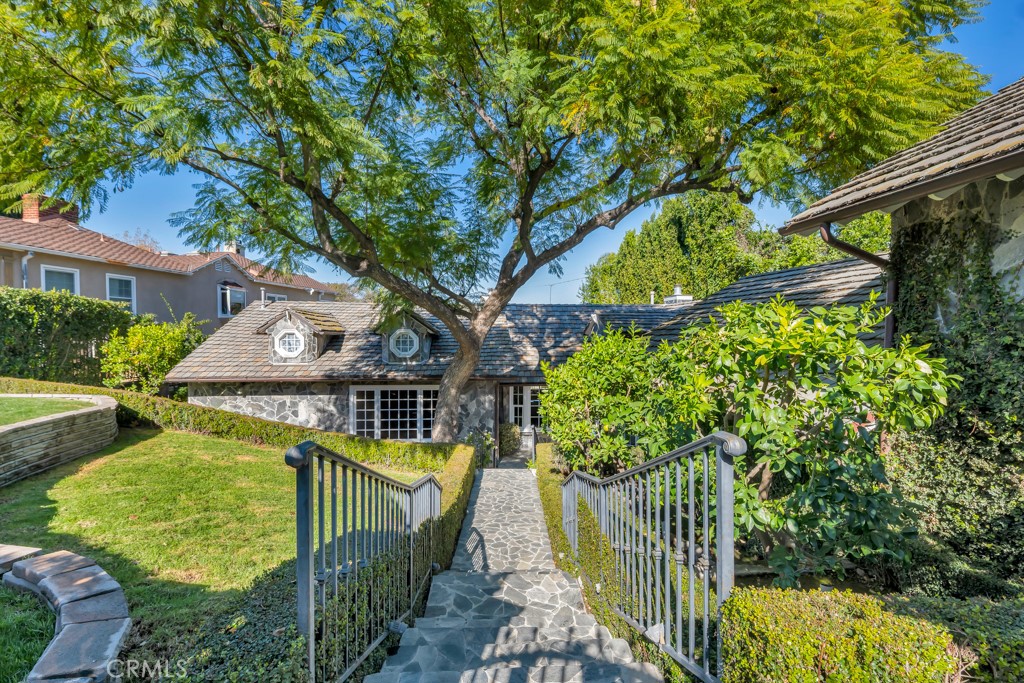12953 Greenleaf
