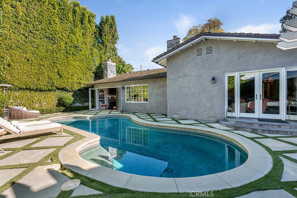12953 Greenleaf