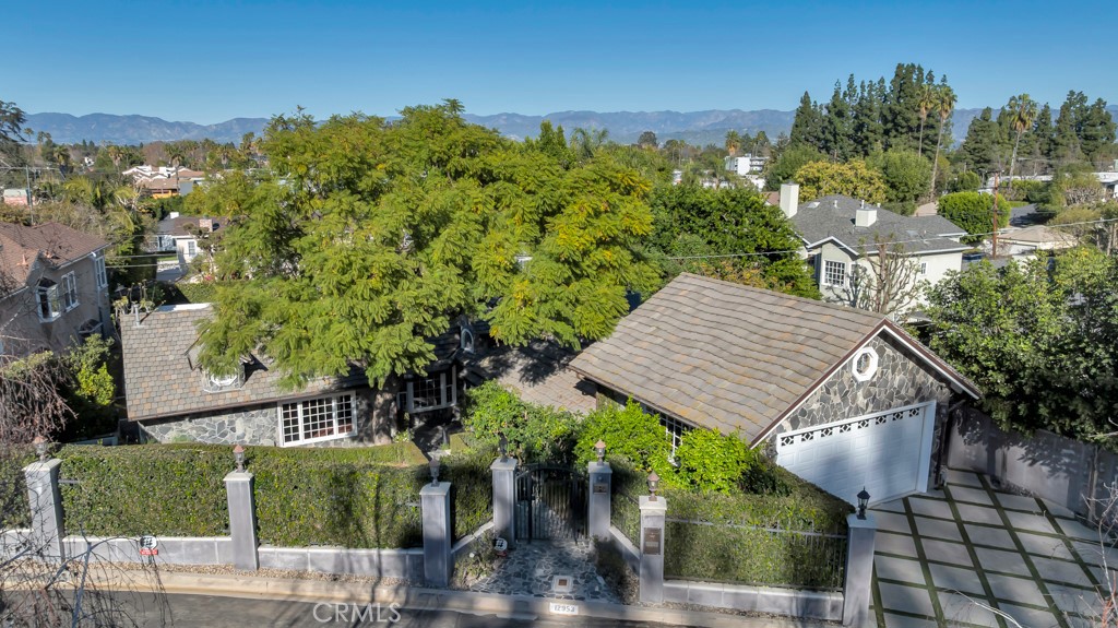 12953 Greenleaf