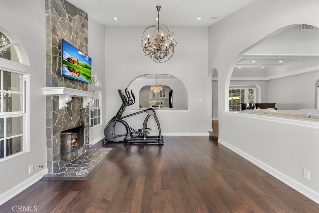 12953 Greenleaf