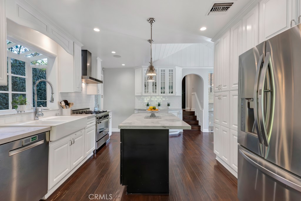 12953 Greenleaf