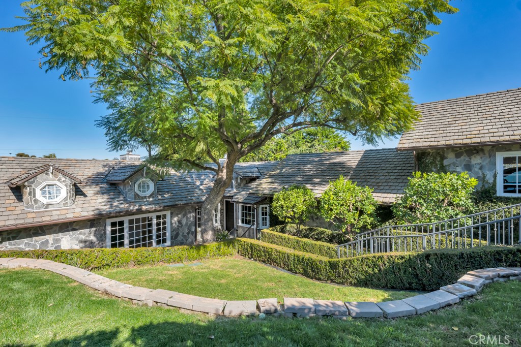 12953 Greenleaf