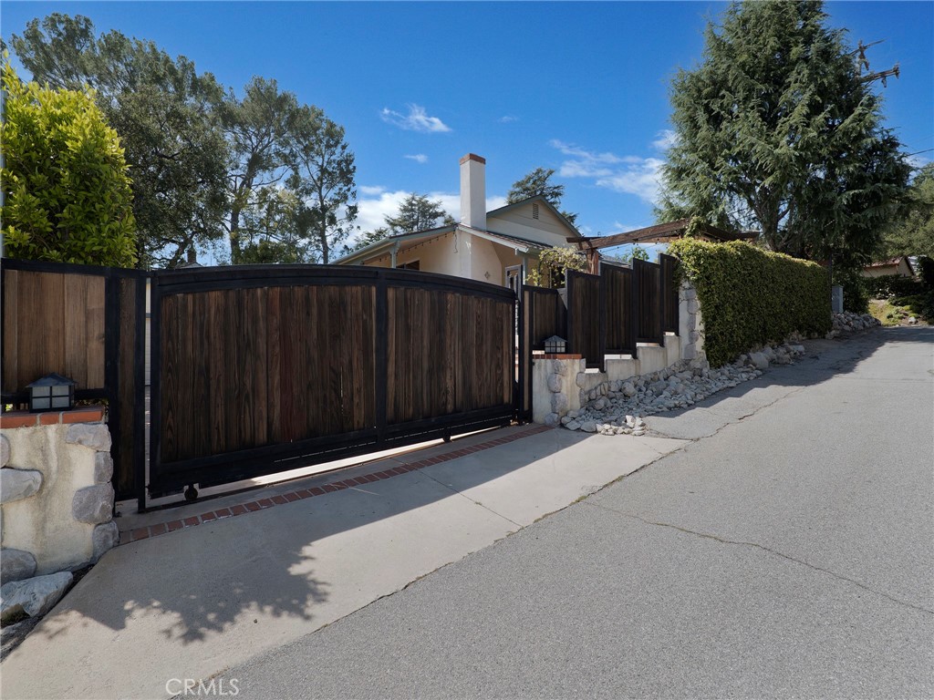 2254 Cross St.