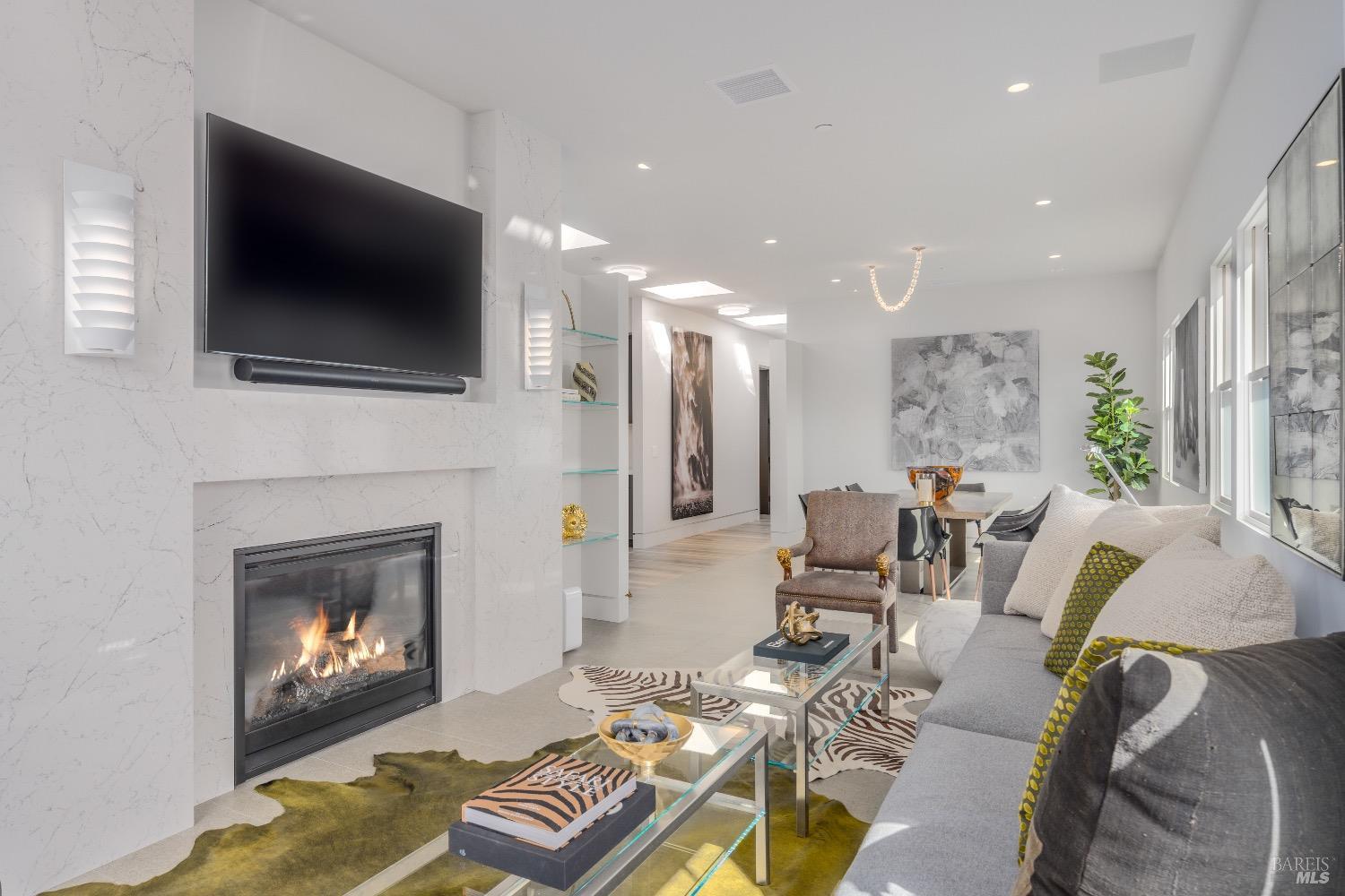 301 1st St W