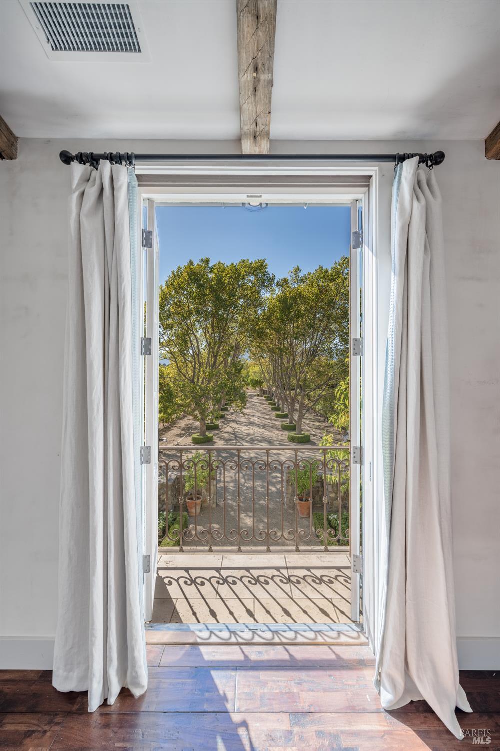1032 Ponti Road