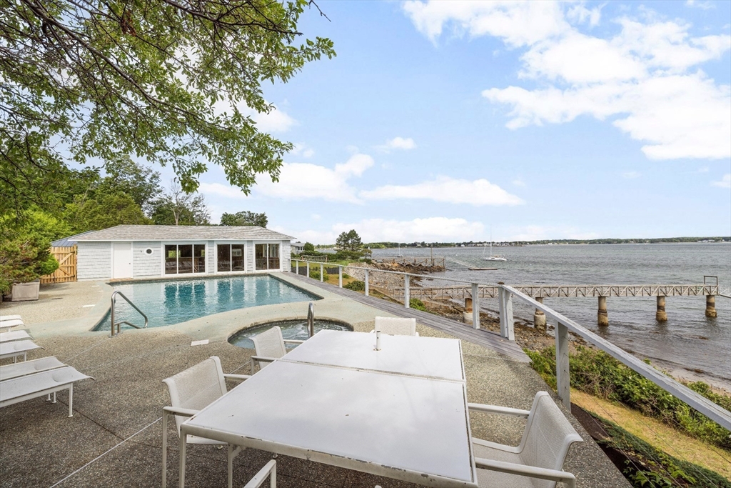 4 Broadmere Way