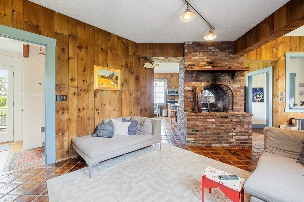 4 Broadmere Way