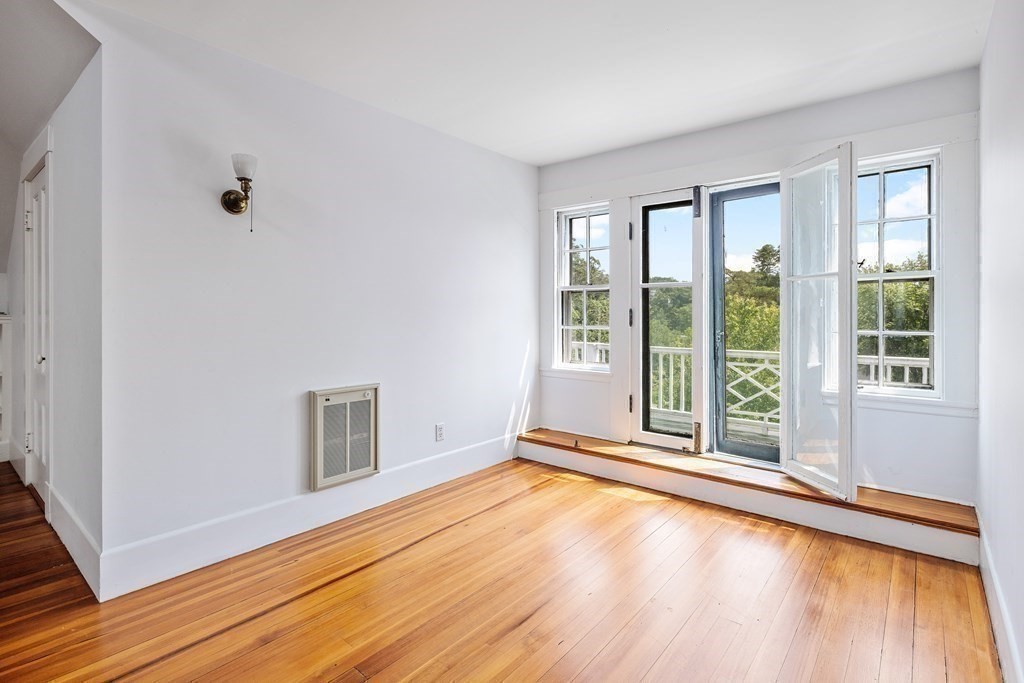 4 Broadmere Way
